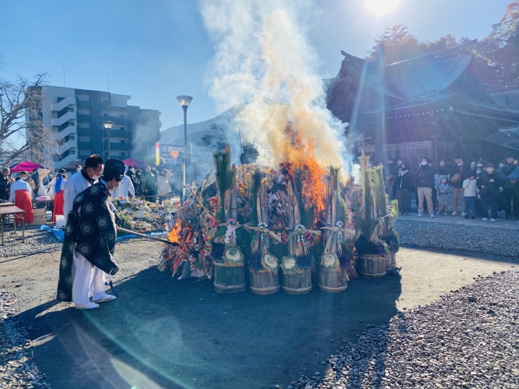 岡田宮,どんど焼き祭