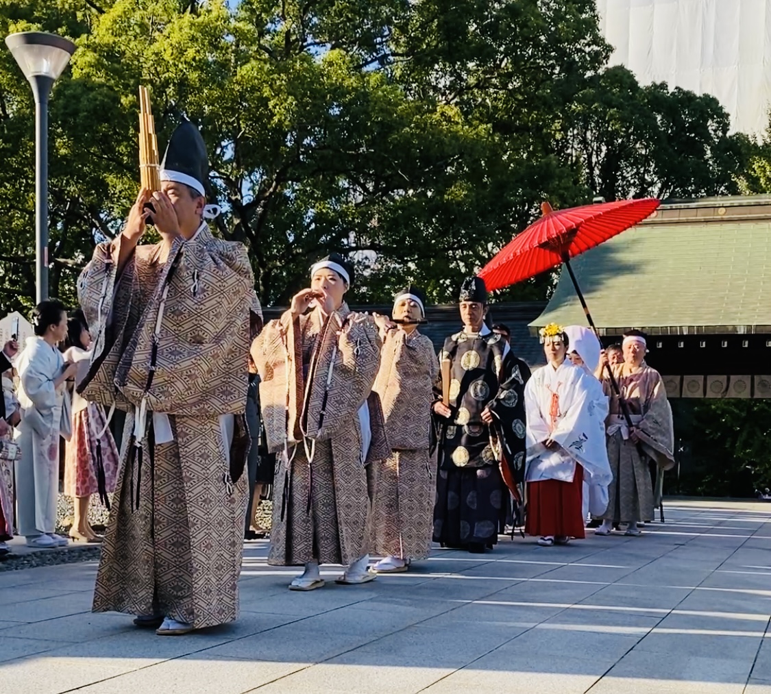 神前結婚式 新郎新婦椅子 神社 神職 神主 巫女 三々九度 祈祷 茶室調度品 IMG_0216.jpg